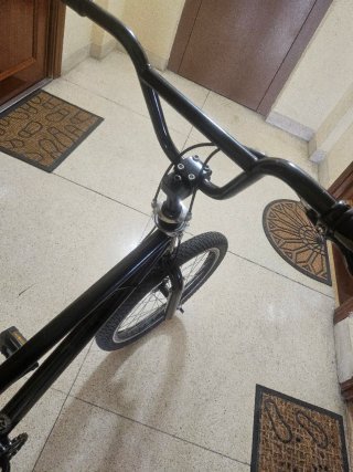 Bicicleta BMX negra