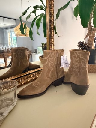 Botines de piel bordados beige/marrón