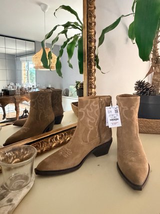 Botines de piel bordados beige/marrón