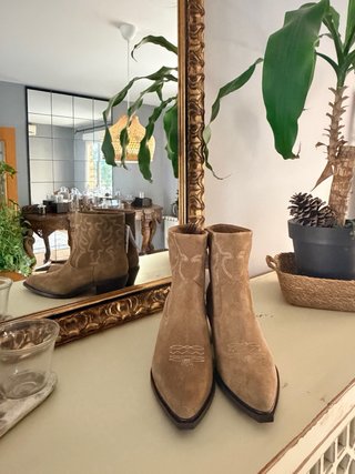Botines de piel bordados beige/marrón