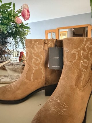 Botines de piel bordados beige/marrón
