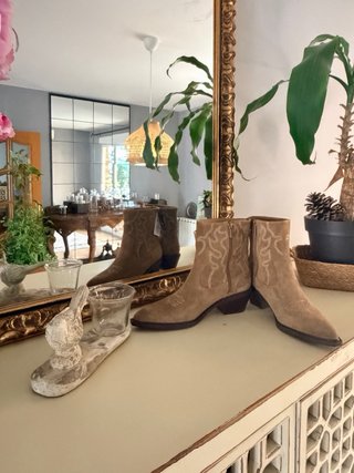 Botines de piel bordados beige/marrón