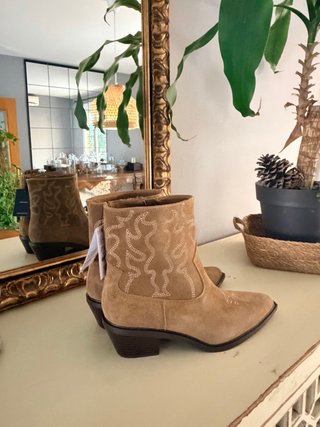 Botines de piel bordados beige/marrón