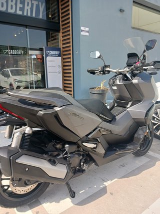 Honda ADV 350 Maxi-Scooter Gris