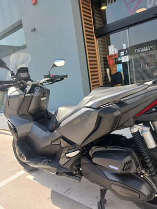 Honda ADV 350 Maxi-Scooter Gris
