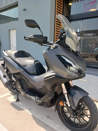Honda ADV 350 Maxi-Scooter Gris