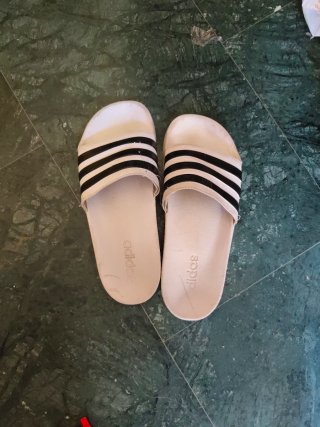 Chanclas Adidas Blancas y Negras