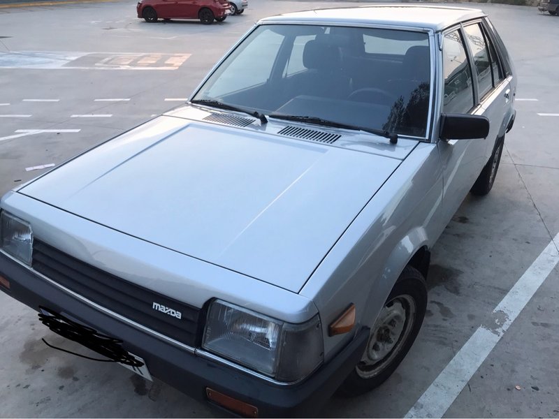 Mazda 323 1984 - foto 1
