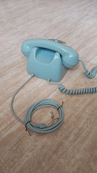 Teléfono Heraldo antiguo azul.