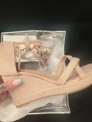 Sandalias Botas Beige con Flecos y Conchas