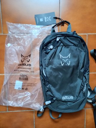 Mochila Altus Cirque 10 litros color negro