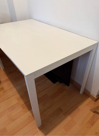 Mesa blanca madera y metal