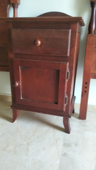 Juego 2 cabeceros + mesita noche madera