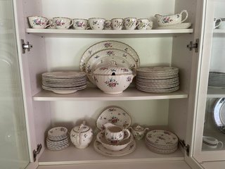 Servicio de mesa de porcelana Clarice Cliff