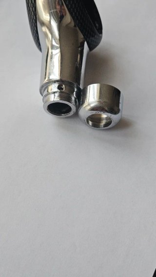 Pomo de cambios con un acabado en fibra de carbono