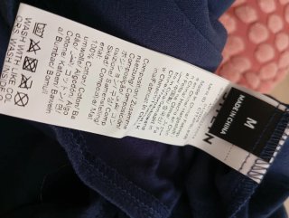 Blusa sin mangas azul con bordado