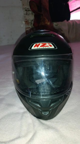 Casco de moto NZI negro