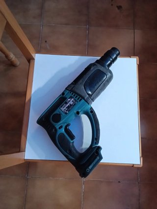TALADRO MAKITA PERCUTOR CINCELADOR DHR202