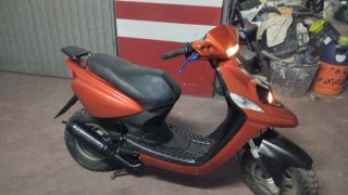 Yamaha BWS Naranja recién pintada arranca a bateri