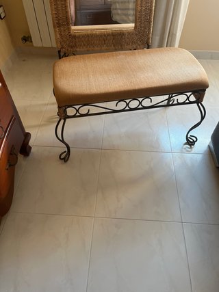 Espejo de pie y banco dormitorio mimbre