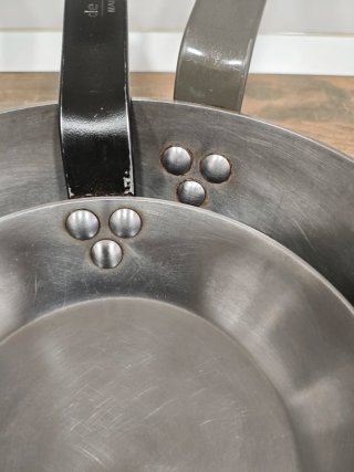 Sartenes de hierro marca De Buyer.