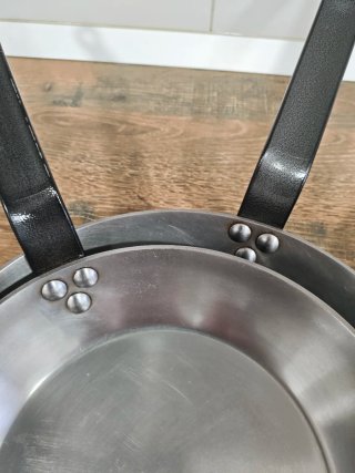 Sartenes de hierro marca De Buyer.