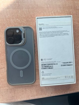 iPhone 16 Pro Negro/Plateado
