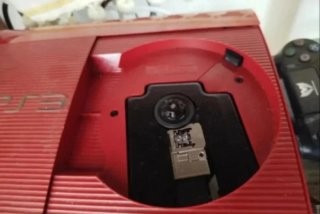 PlayStation 3 SuperSlim Rossa + Controller + Cavi
