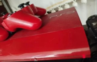 PlayStation 3 SuperSlim Rossa + Controller + Cavi