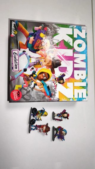 Juego de mesa Zombie Kidz Evolution con figuras