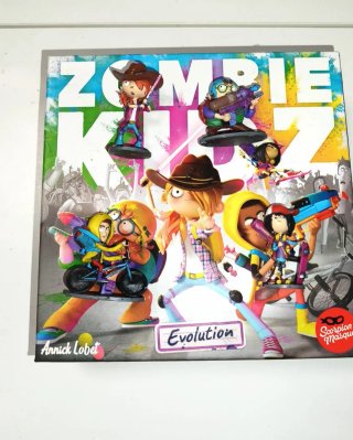 Juego de mesa Zombie Kidz Evolution con figuras