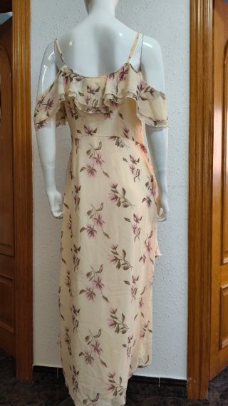 Vestido cute amarillo y florecitas rosas volantes