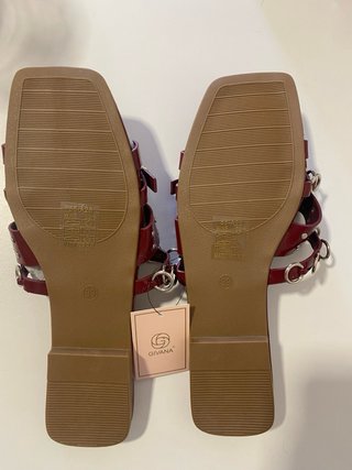 Sandalias planas Givana burdeos