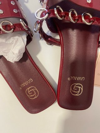 Sandalias planas Givana burdeos
