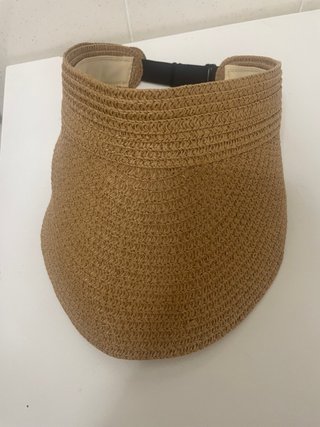 Visera tejida color camel