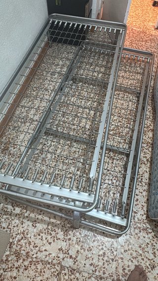 2 Bases de Cama Metálicas (En total 4)