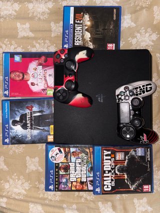 PS4 (PlayStation 4) + 4 Juegos