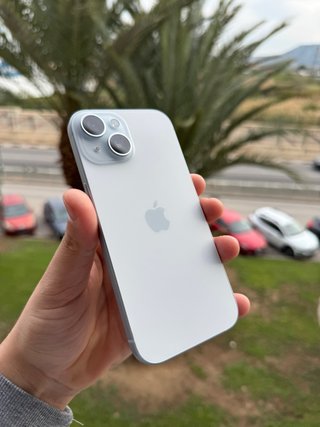 iPhone 15 - 93% Batería