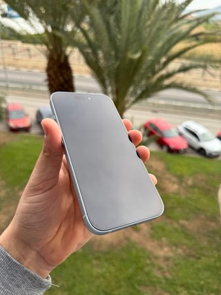iPhone 15 - 93% Batería