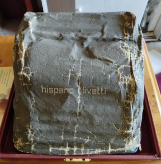 Máquina de escribir Hispano Olivetti Studio 44