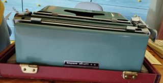Máquina de escribir Hispano Olivetti Studio 44