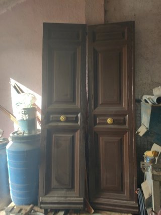 Puertas de exterior  de chapa en buen estado
