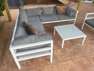 Conjunto Terraza 7 Plazas Gris y Blanco