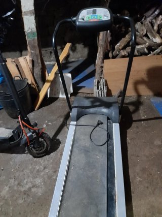 Bicicleta estática y cinta de andar