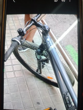 Bicicleta de montaña negra