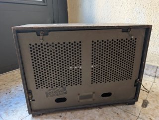 Radio antigua a válvulas vintage en buen estado