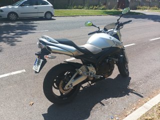 Suzuki GSR600 Naked Plata