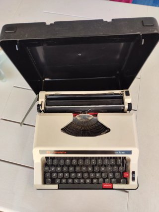Máquina de escribir Olympiette de luxe