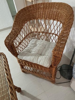 Juego mesa y sillas mimbre   RECOGIDA PUNTA UMBRIA