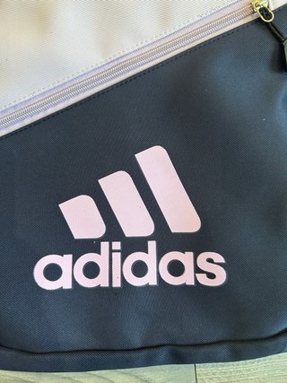 Mochila Adidas lila y morado sin etiqueta